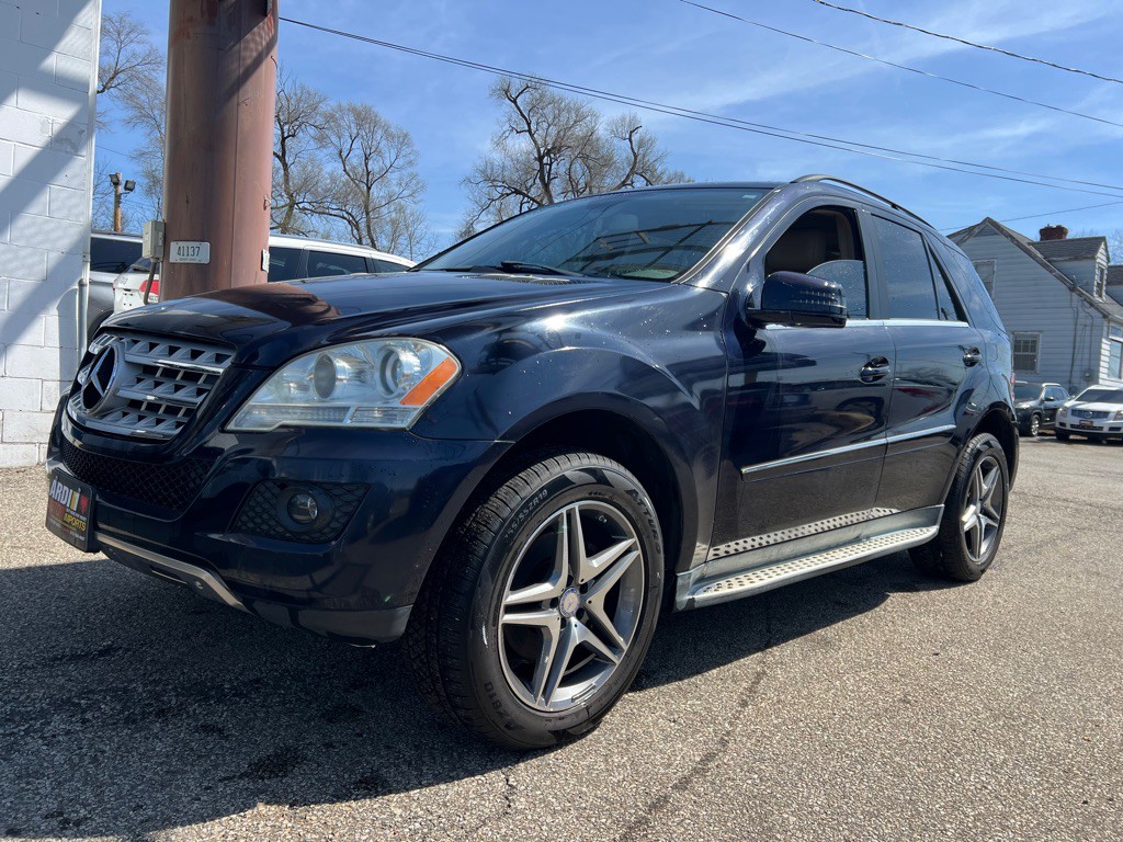 2011 Mercedes-Benz M-Class Image 3