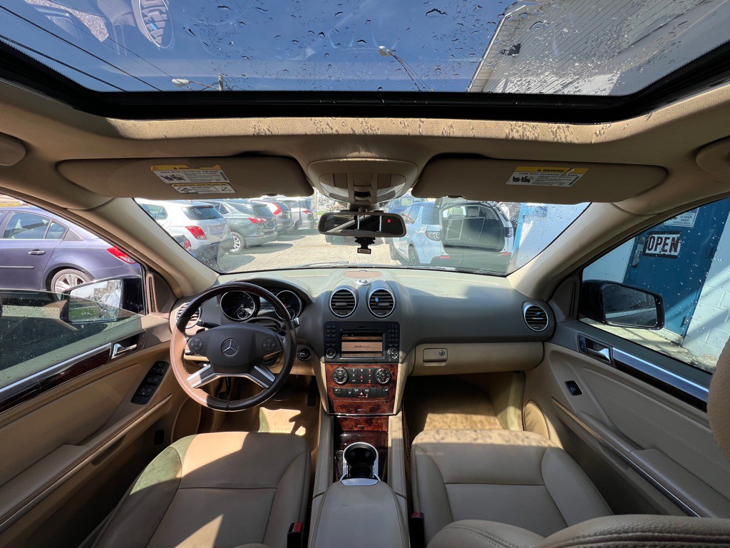 2011 Mercedes-Benz M-Class Image 9