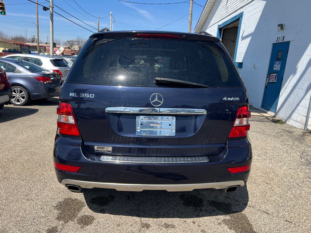 2011 Mercedes-Benz M-Class Image 15