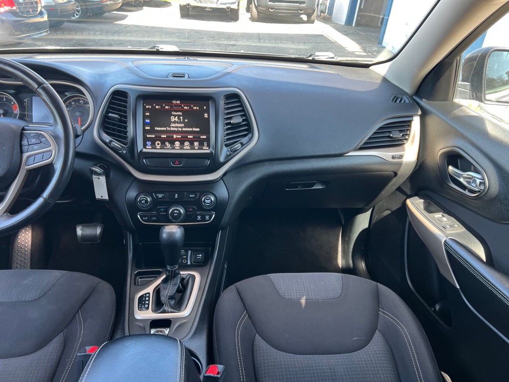 2017 Jeep Cherokee Image 10