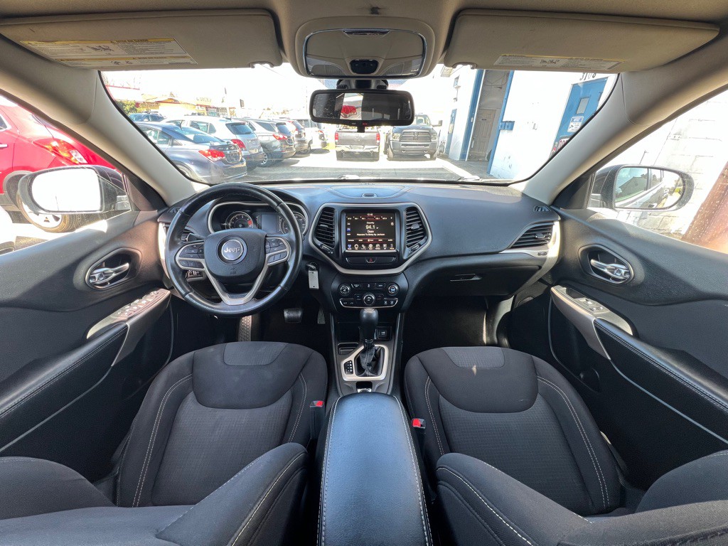 2017 Jeep Cherokee Image 11
