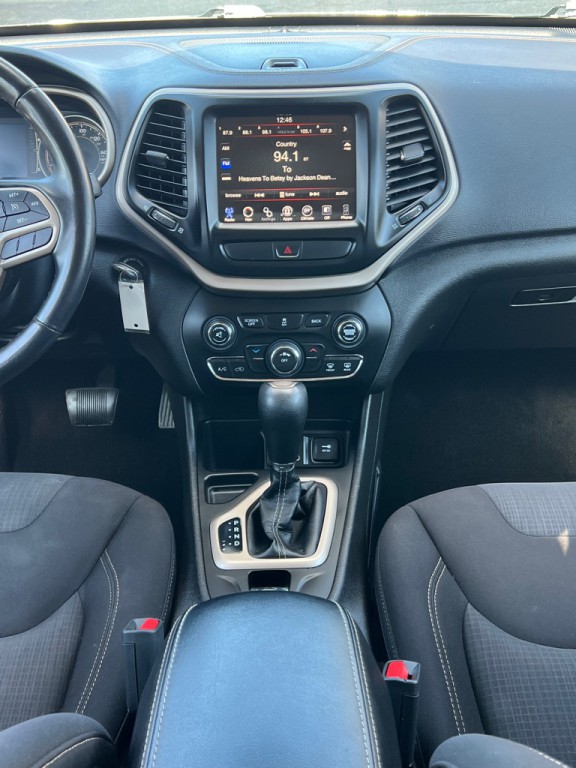 2017 Jeep Cherokee Image 12