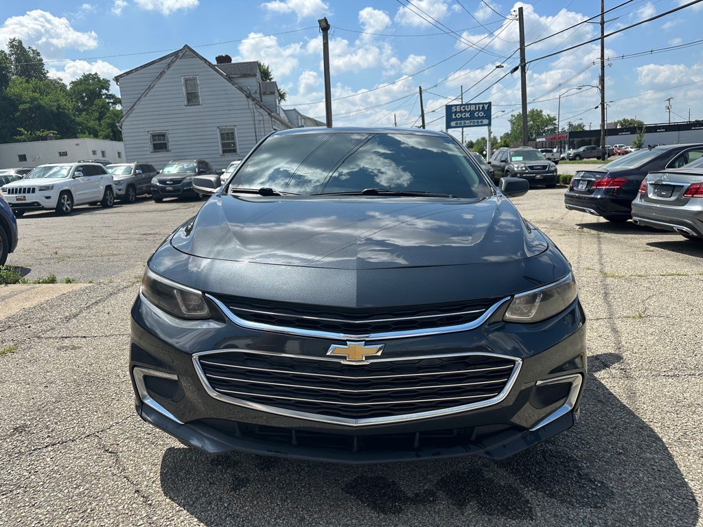 2017 Chevrolet Malibu Image 2