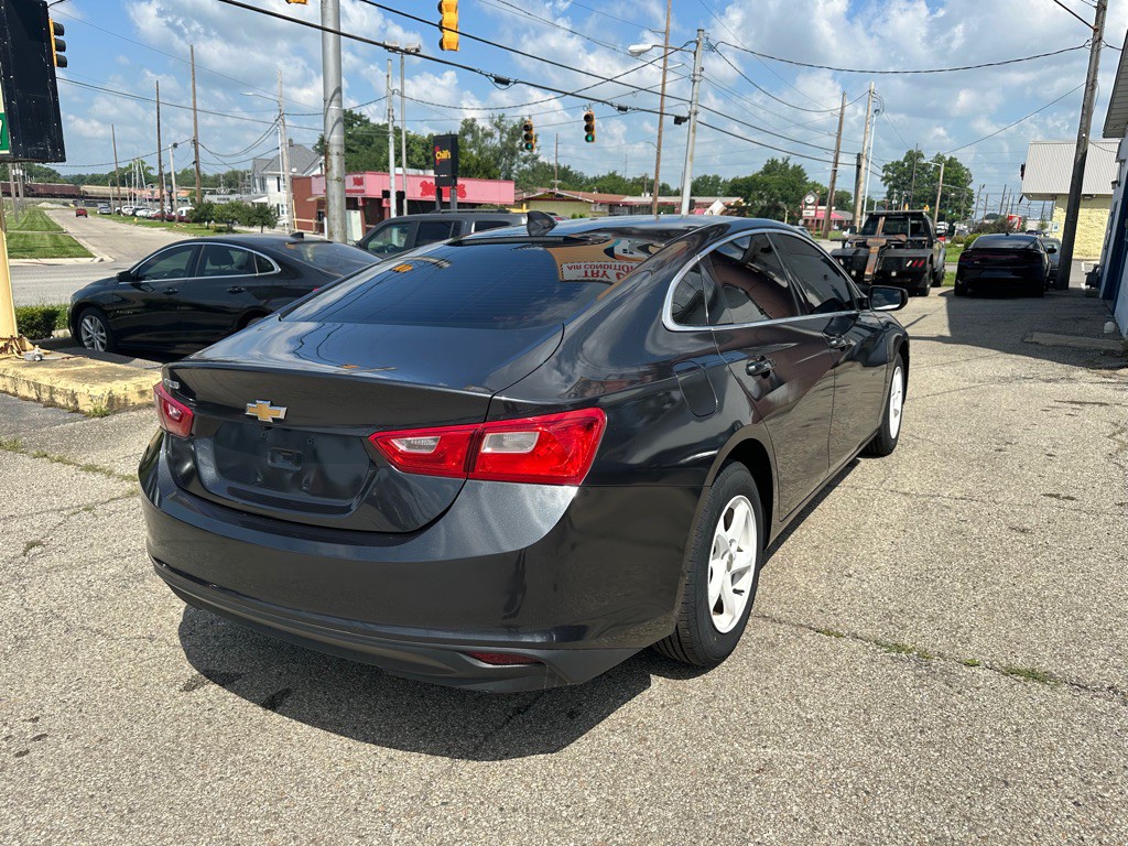 2017 Chevrolet Malibu Image 8