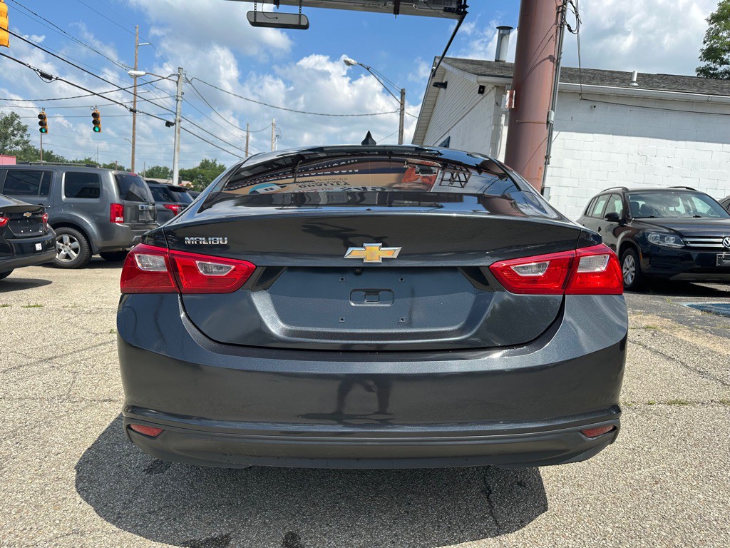 2017 Chevrolet Malibu Image 9