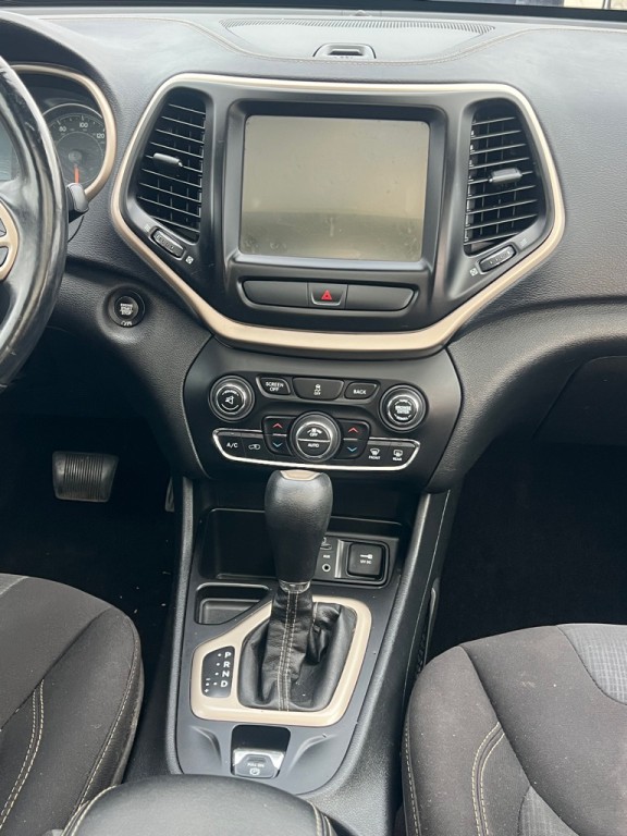 2017 Jeep Cherokee Image 13