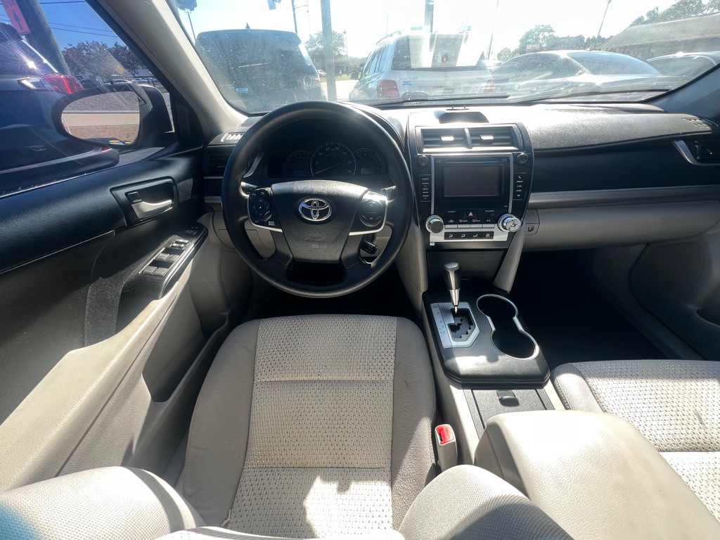 2013 Toyota Camry Image 8