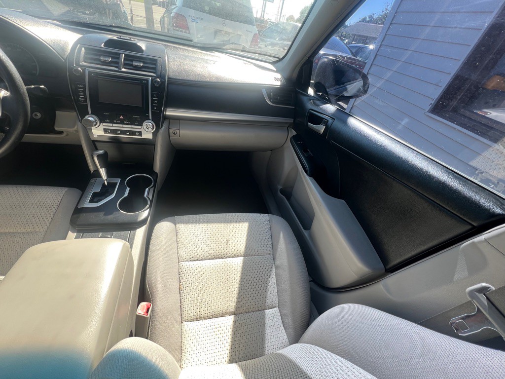 2013 Toyota Camry Image 9