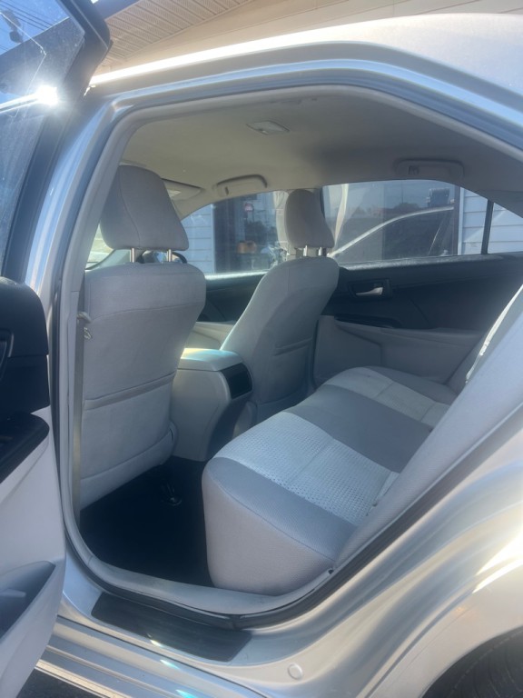 2013 Toyota Camry Image 12