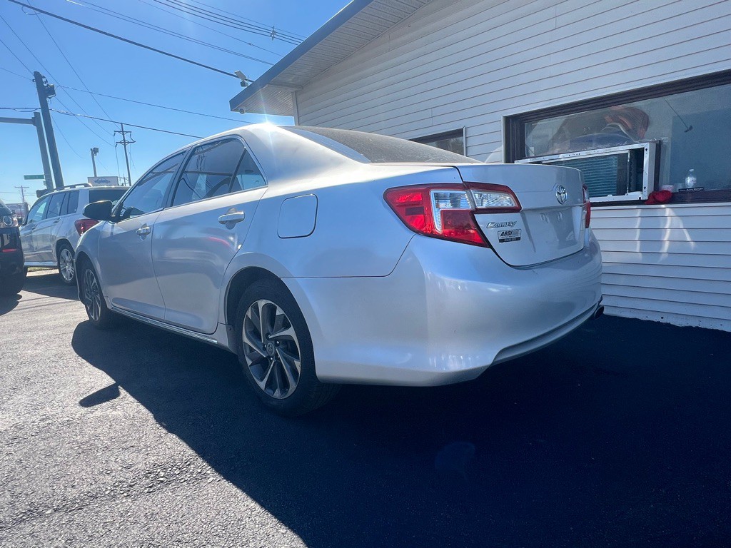 2013 Toyota Camry Image 15