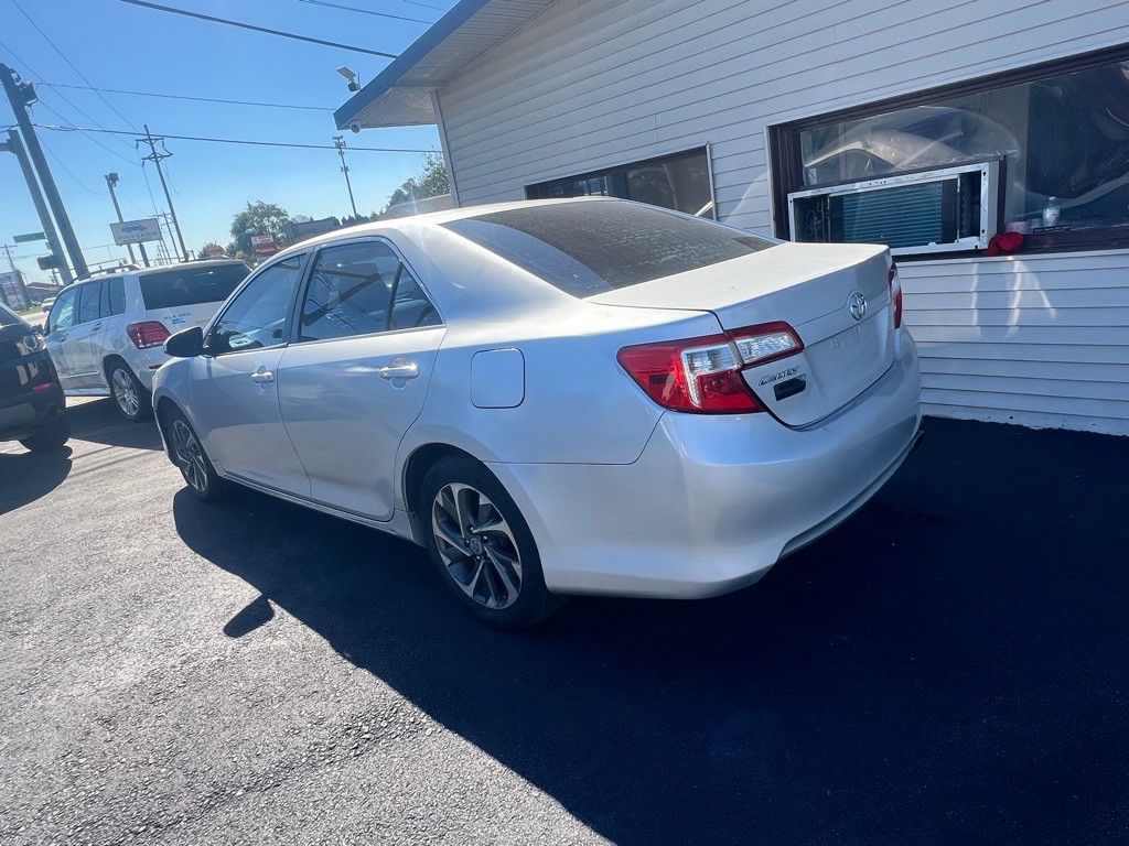 2013 Toyota Camry Image 16