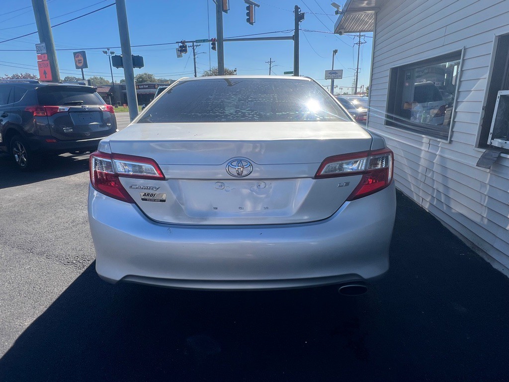 2013 Toyota Camry Image 17