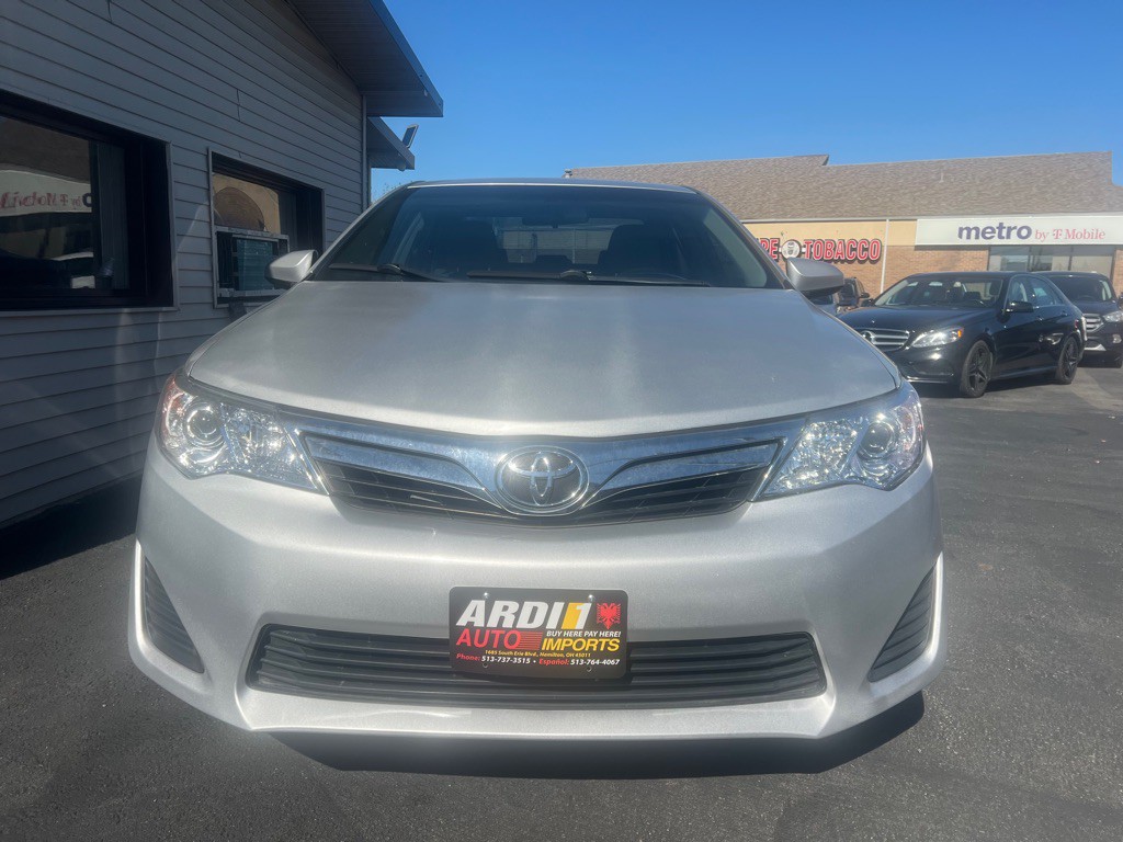 2013 Toyota Camry Image 2