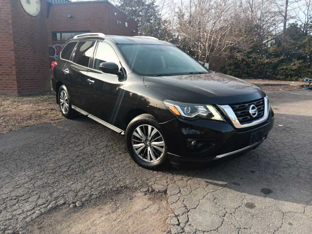 2017 Nissan Pathfinder Image 1