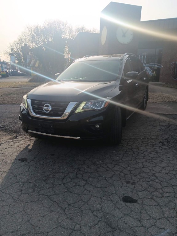 2017 Nissan Pathfinder Image 2