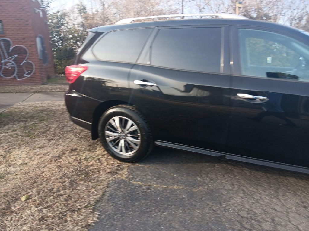 2017 Nissan Pathfinder Image 10