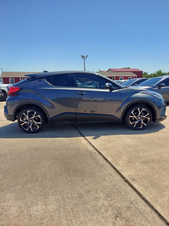 2022 Toyota C-HR Image 4
