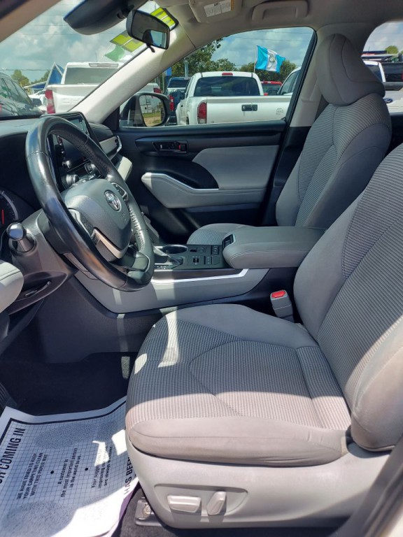 2022 Toyota Highlander Image 9