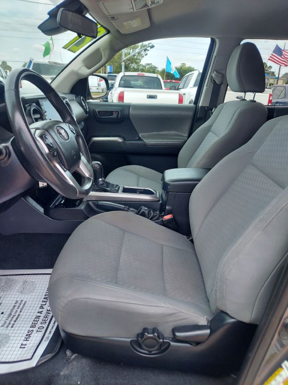 2021 Toyota Tacoma Image 9