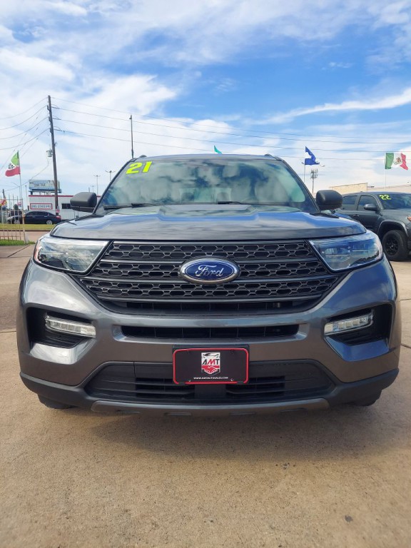 2021 Ford Explorer Image 2