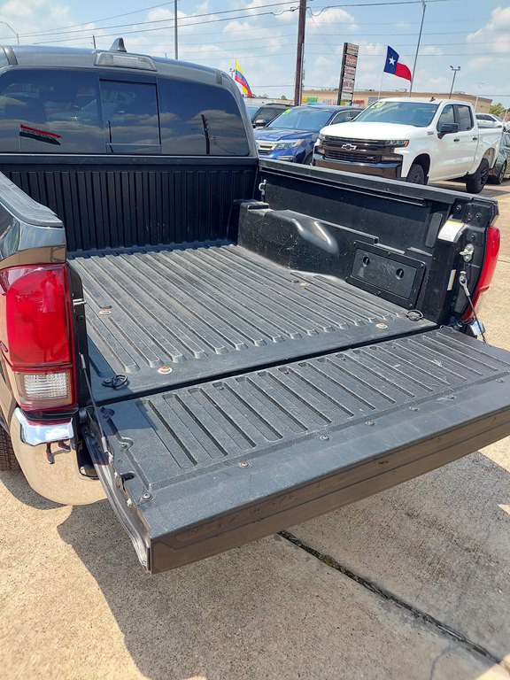 2020 Toyota Tacoma Image 18