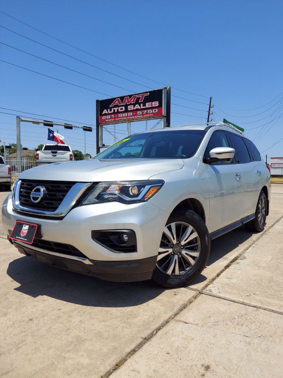 2017 Nissan Pathfinder Image 1