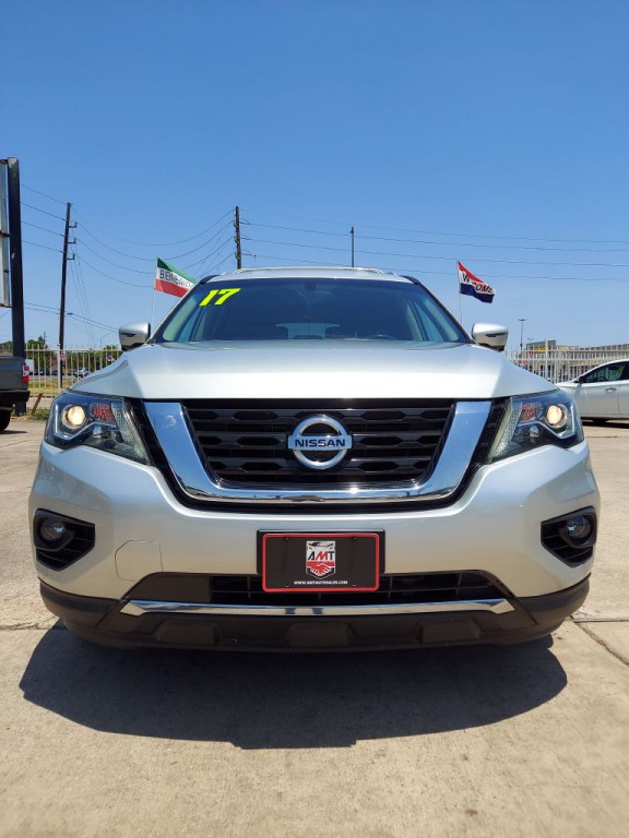 2017 Nissan Pathfinder Image 2