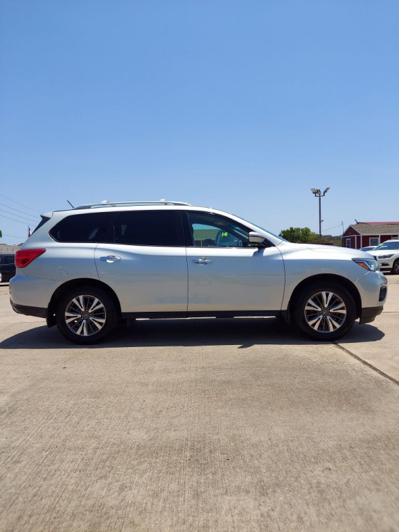 2017 Nissan Pathfinder Image 4