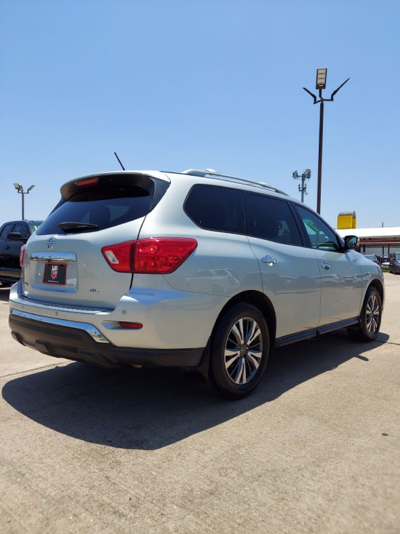 2017 Nissan Pathfinder Image 5