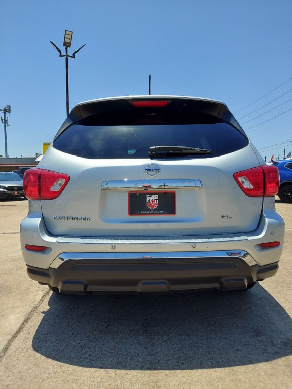 2017 Nissan Pathfinder Image 6