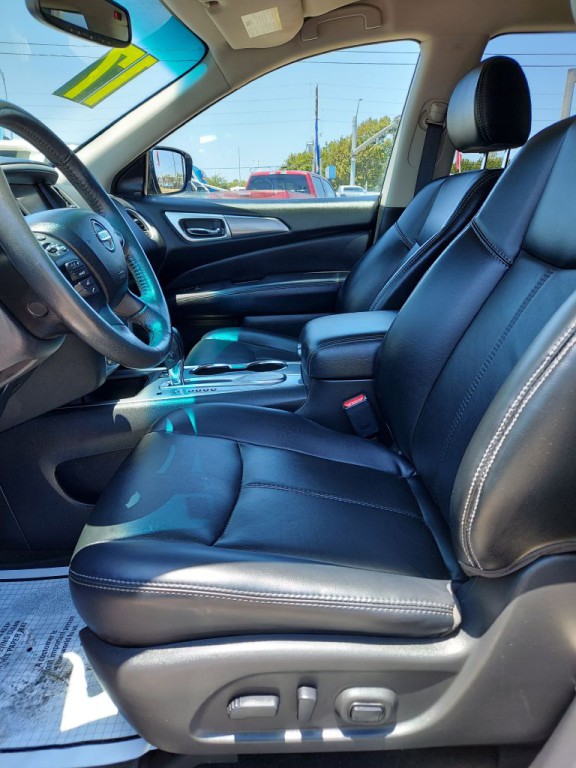 2017 Nissan Pathfinder Image 9