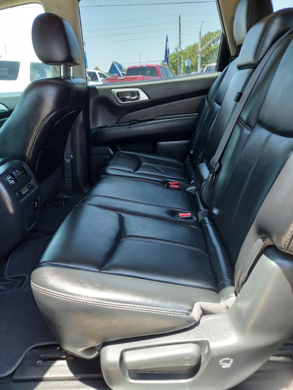 2017 Nissan Pathfinder Image 10