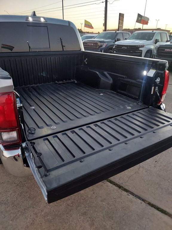 2023 Toyota Tacoma Image 18