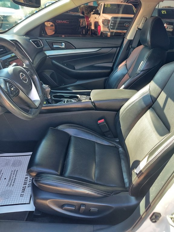 2017 Nissan Maxima Image 9
