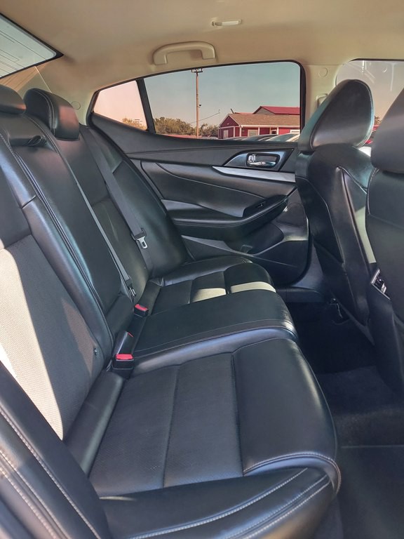 2017 Nissan Maxima Image 12