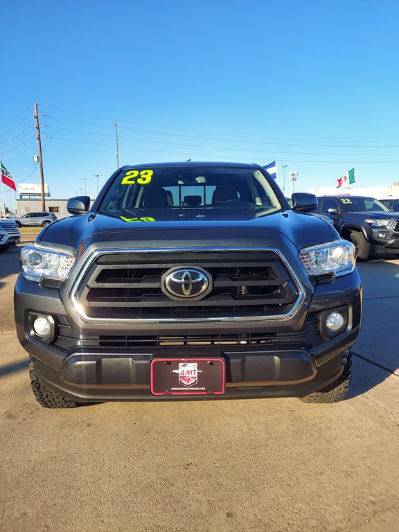 2023 Toyota Tacoma Image 2