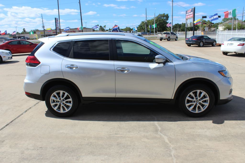 2017 Nissan Rogue Image 5