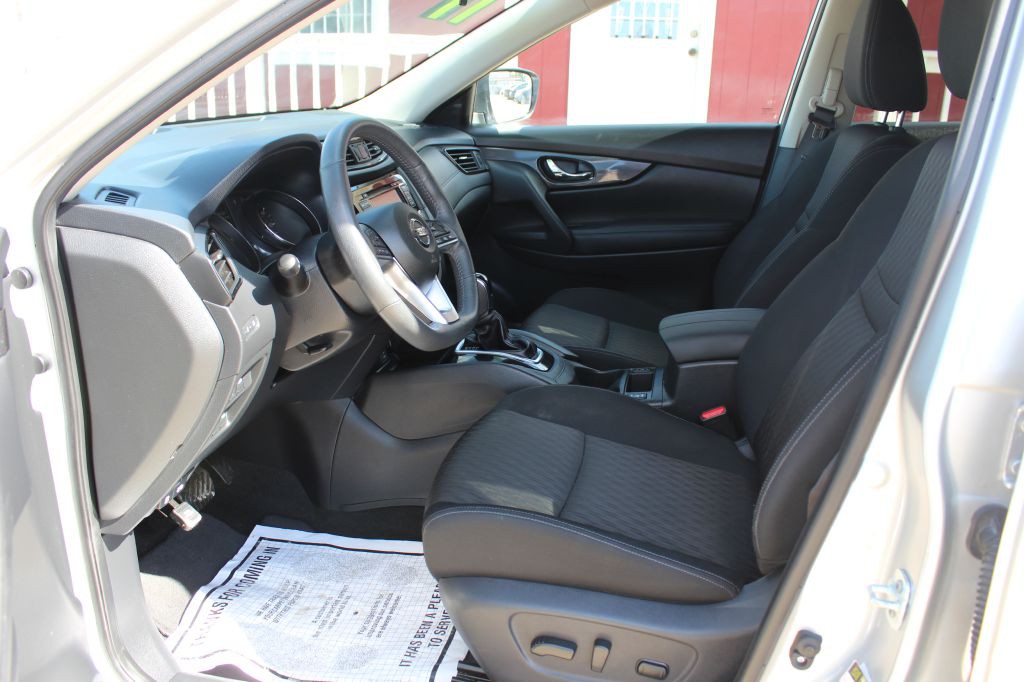 2017 Nissan Rogue Image 9