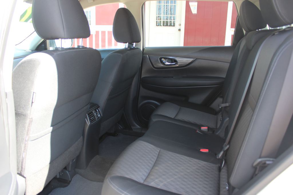 2017 Nissan Rogue Image 10