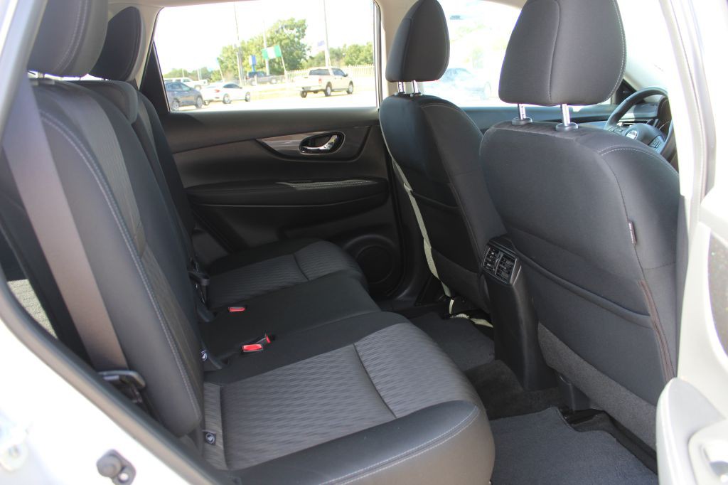 2017 Nissan Rogue Image 11