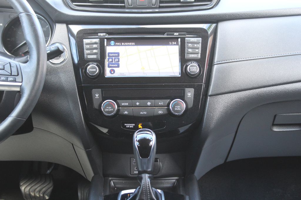 2017 Nissan Rogue Image 14