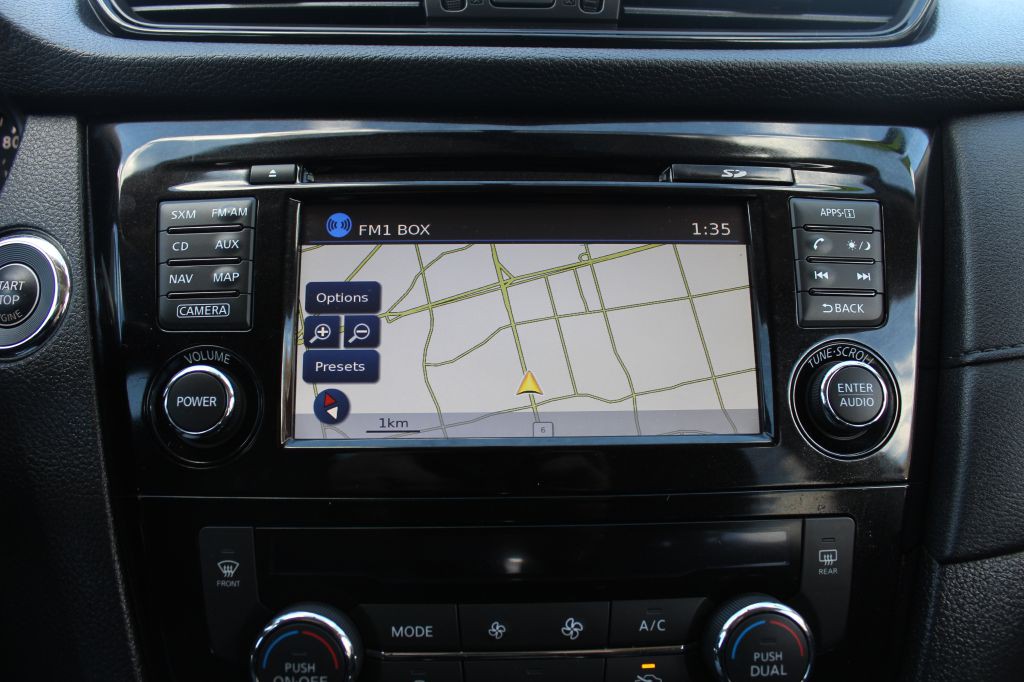 2017 Nissan Rogue Image 16