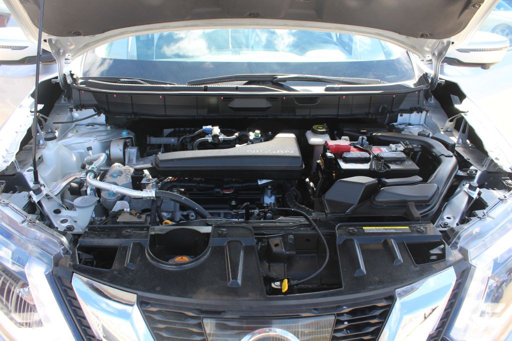 2017 Nissan Rogue Image 18