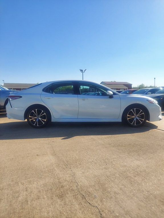 2019 Toyota Camry Image 4