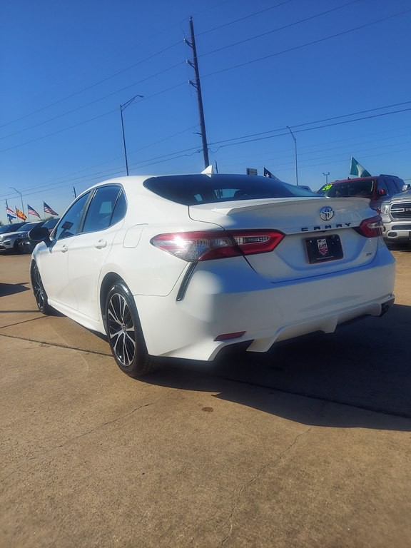 2019 Toyota Camry Image 7