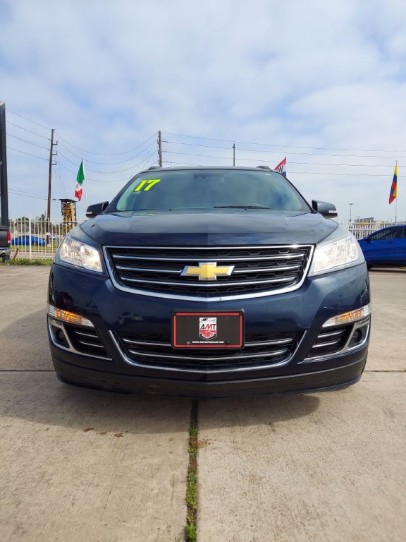 2017 Chevrolet Traverse Image 2
