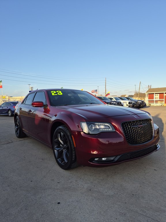 2023 Chrysler 300 Image 3