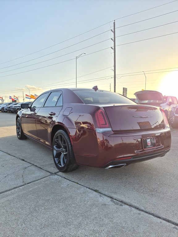 2023 Chrysler 300 Image 7