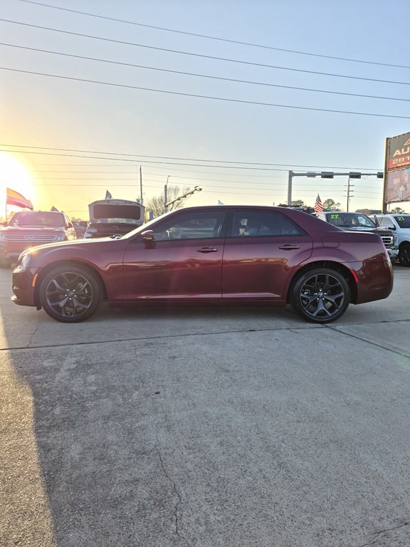 2023 Chrysler 300 Image 8