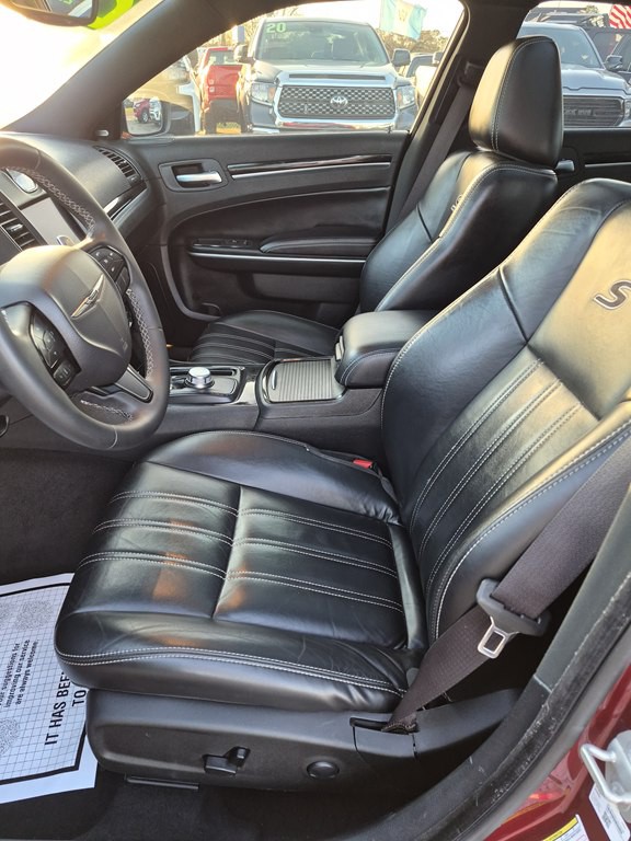 2023 Chrysler 300 Image 9